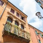 Loft Gardenia, By R Collection Apartment